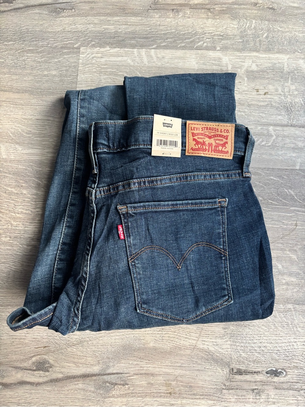 Levi's Jeans NWT size 14 short (size 32/28)